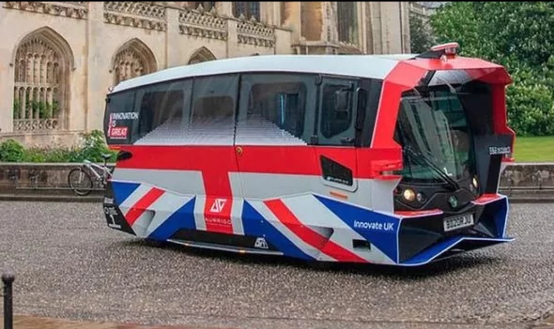 Self-driving bus travels 2 miles in Cambridge