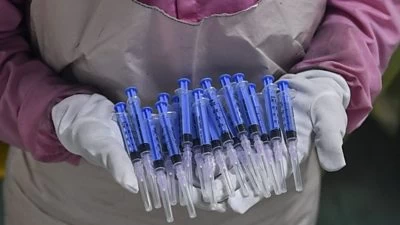 Indian factory makes 6,000 syringes per minute