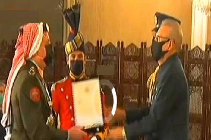 President confers Hilal-e-Imtiaz (Military) on Jordan’s military chief