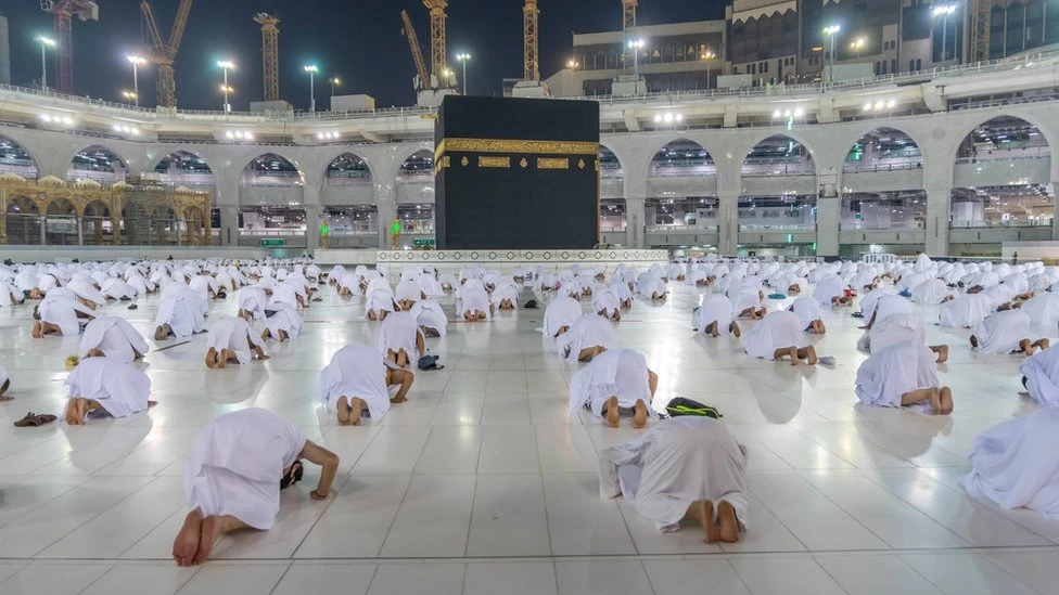 Saudi Arabia makes COVID jab compulsory for Umrah pilgrims
