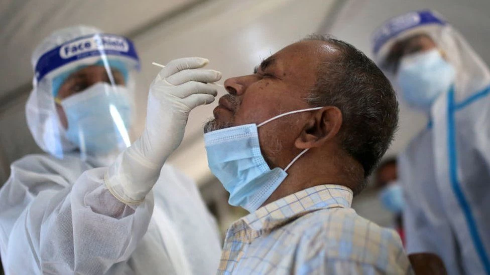 Pakistan coronavirus death toll tops 18,000