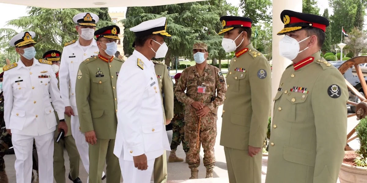 Naval Chief visits Command & Staff College Quetta
