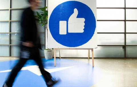 Australia health chiefs freeze Facebook ads
