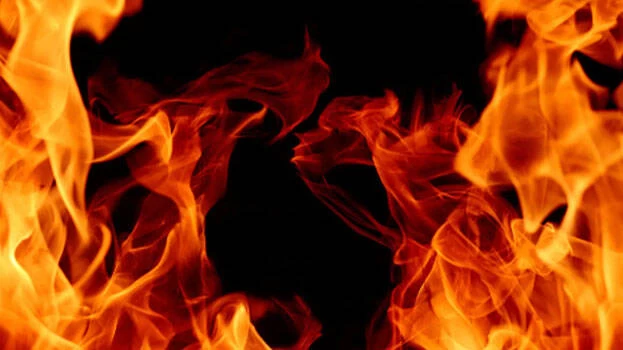 Blaze erupts following cylinder blast in Lahore’s Barkat Market