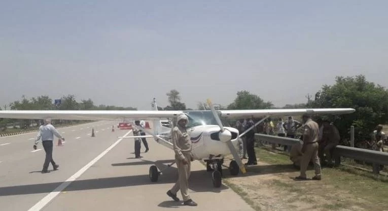 Indian plane lands on highway after developing snag