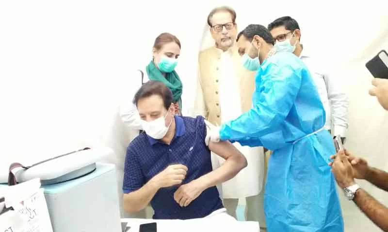 Actor Javed Sheikh gets anti-COVID-19 vaccine