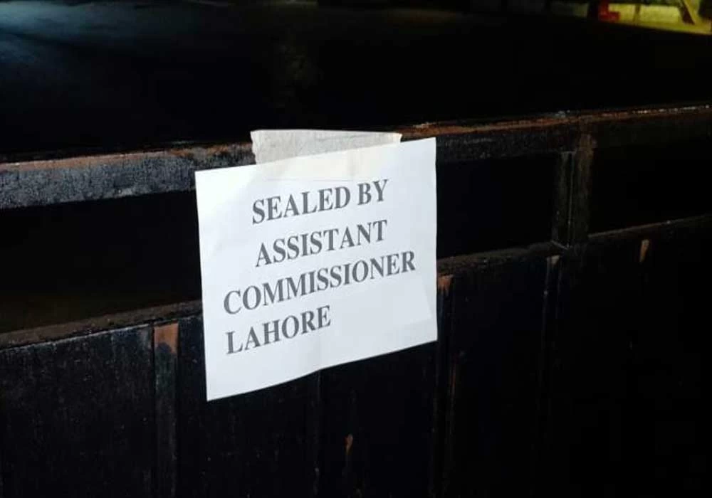 District admin seals several shops, restaurants in Lahore over SOP violation