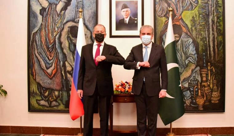 FM Qureshi meets Russian counterpart