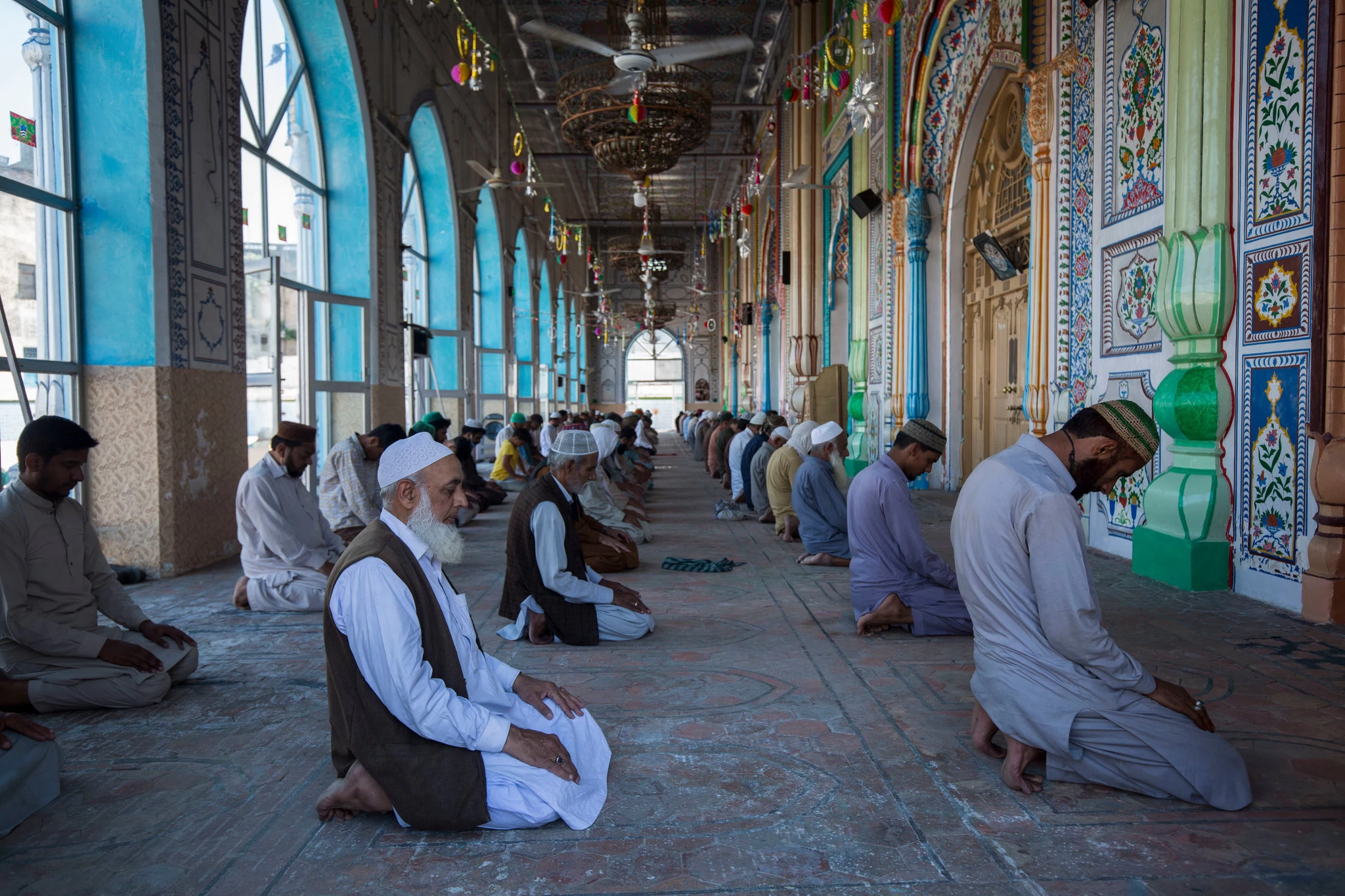 Mosques to remain open across Pakistan for congregational Taraweeh prayers