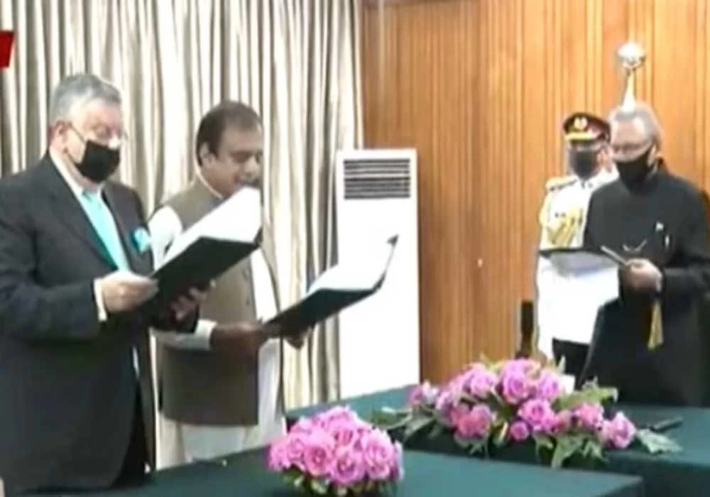 Shaukat Tareen, Shibli Faraz take oath as federal ministers
