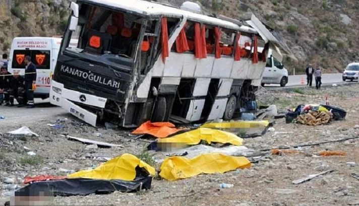 12 killed, 20 injured after bus carrying migrants crashes