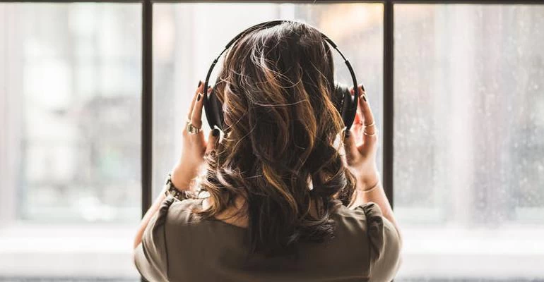 Six miraculous psychological benefits of listening music