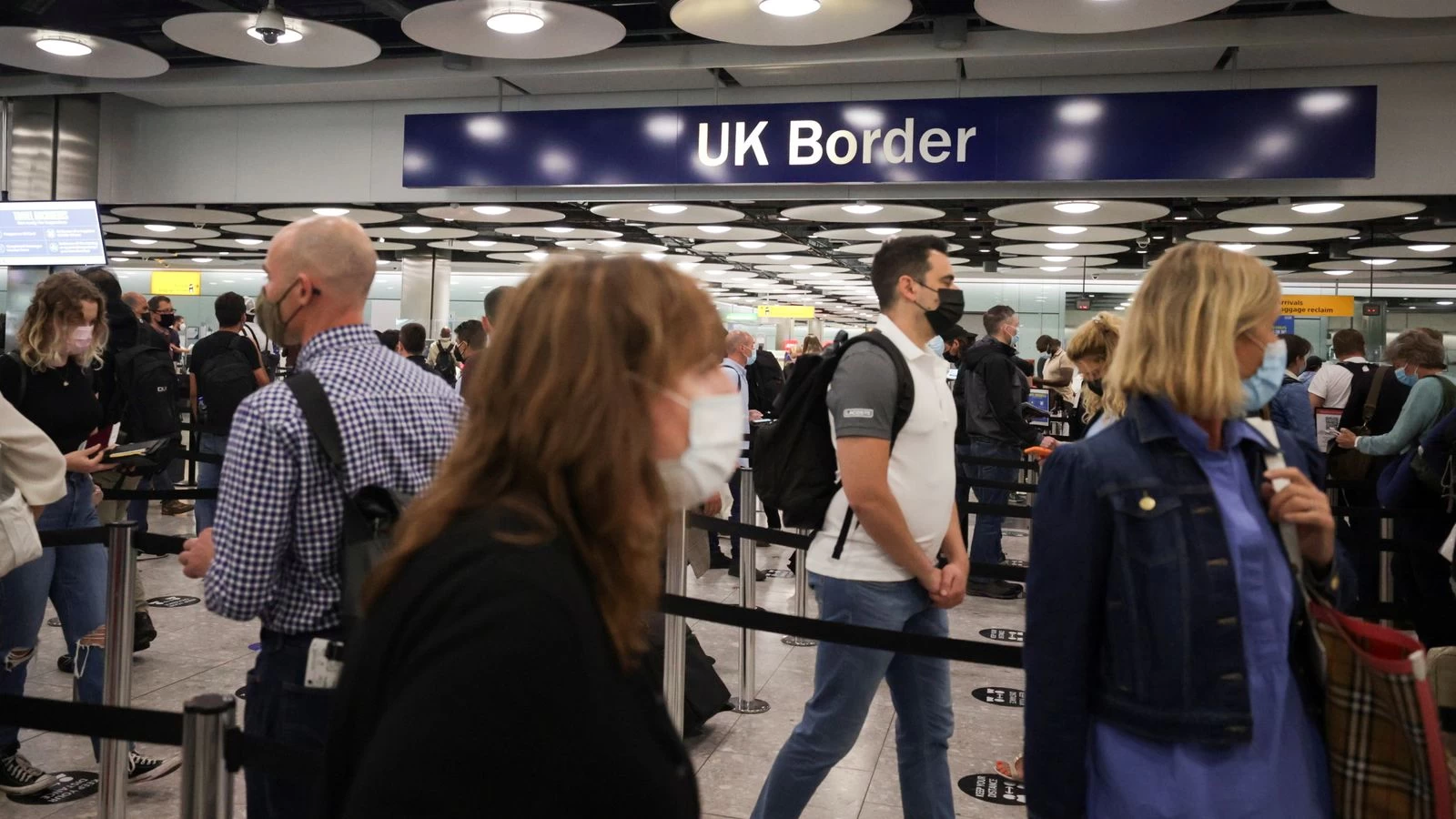 England changes COVID rules; Scraps quarantine for vaccinated EU, US travellers