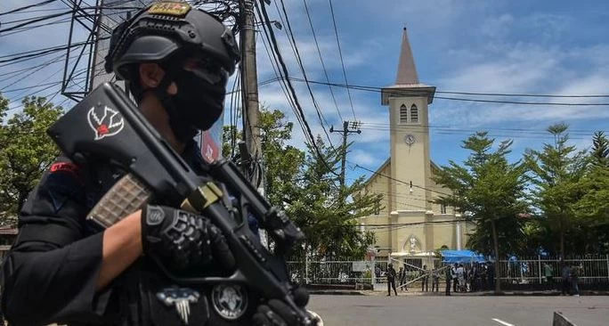 Makassar explosion: Worshippers wounded in Indonesian church bombing