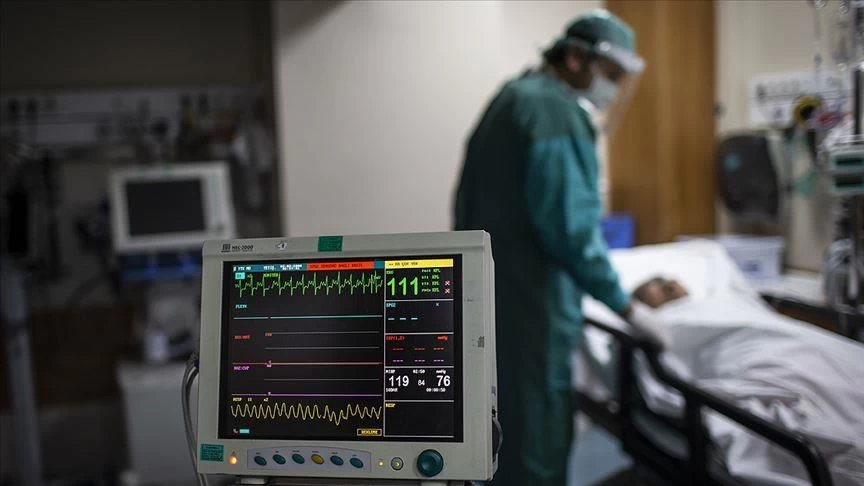 Pakistan reports over 2,000 new COVID-19 cases; tally surges to 921,053