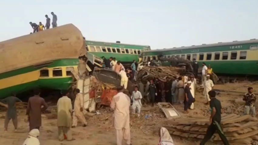 ڈہرکی کے قریب ٹرین  حادثہ ، 30 افراد جاں بحق ،متعددزخمی