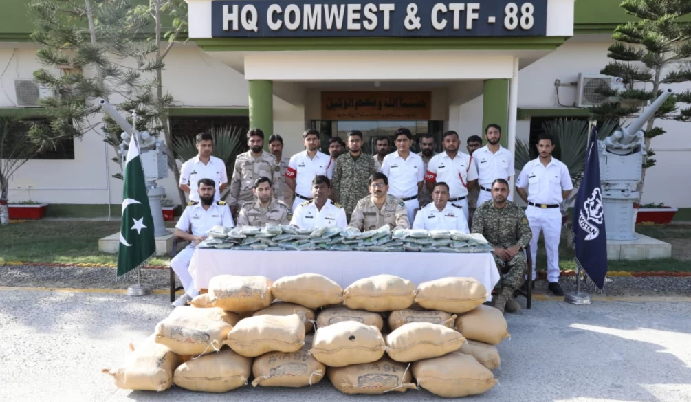 پاک بحریہ  اور اے این ایف  کا بلوچستان کے ساحلی علاقے  کے قریب مشترکہ انسداد منشیات آپریشن