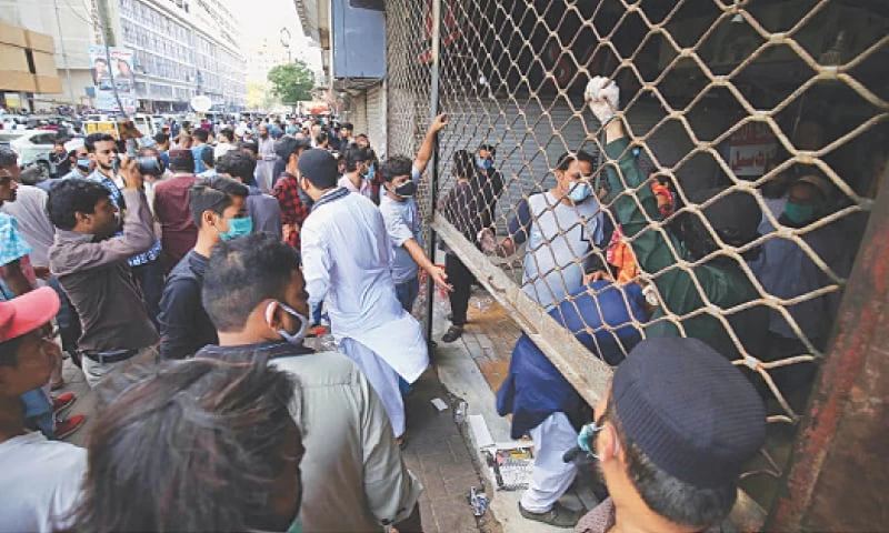 کمشنر لاہور کا  کورونا ایس او پیز کی خلاف ورزی کرنے والوں کیلئے سزائیں سخت کرنے کا حکم