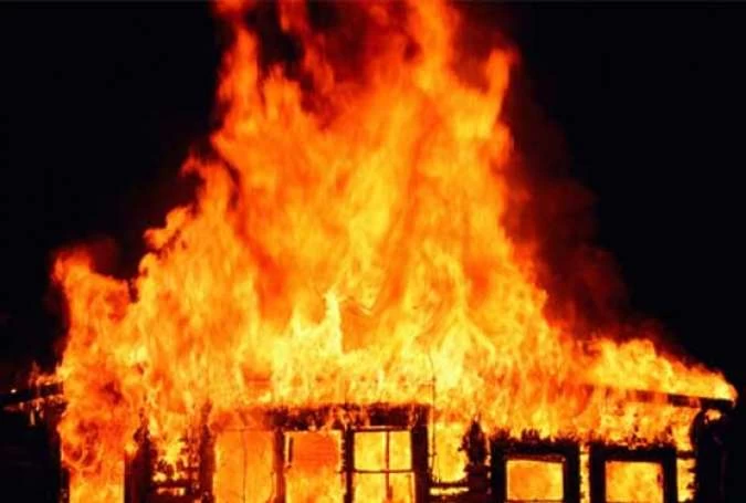 گجرات: گھر میں آتشزدگی سے  3افراد   جاں بحق