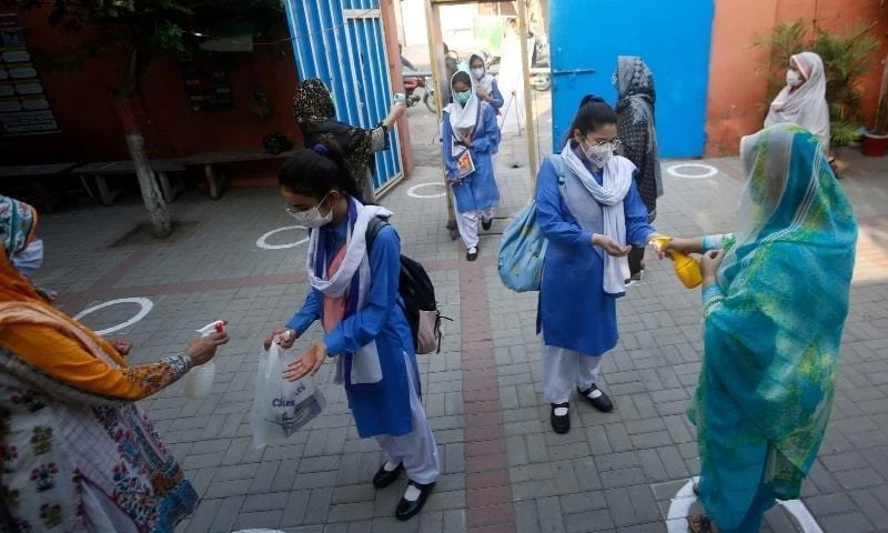 پنجاب میں دسویں اور بارہویں جماعت کے طلباء کیلئے تعلیمی ادارے کھولنے سے متعلق اہم اعلان