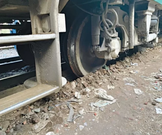 گھوٹکی سانحے  کے صرف دودن بعد، حیدرآباد میں  ایک اور ٹرین    کوحادثہ
