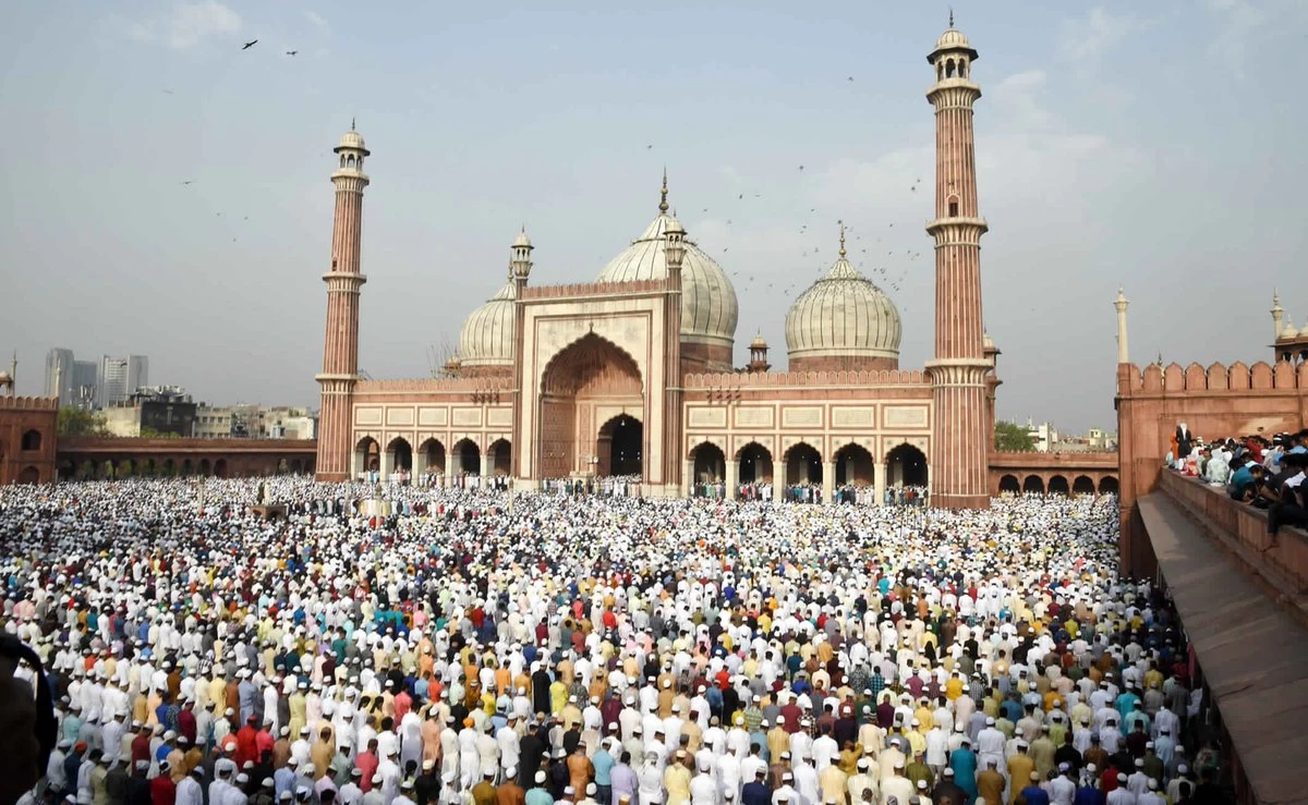 حکومت کا عید الفطر کی نماز کے اجتماعات کیلئے ایس او پیز جاری کرنے کا فیصلہ