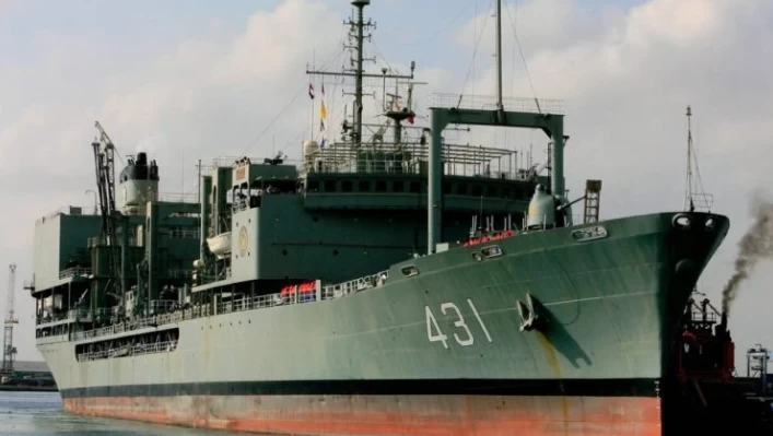 ایرانی بحریہ کا سب سے بڑا جہاز خوفناک آتشزدگی کے بعد ڈوب گیا