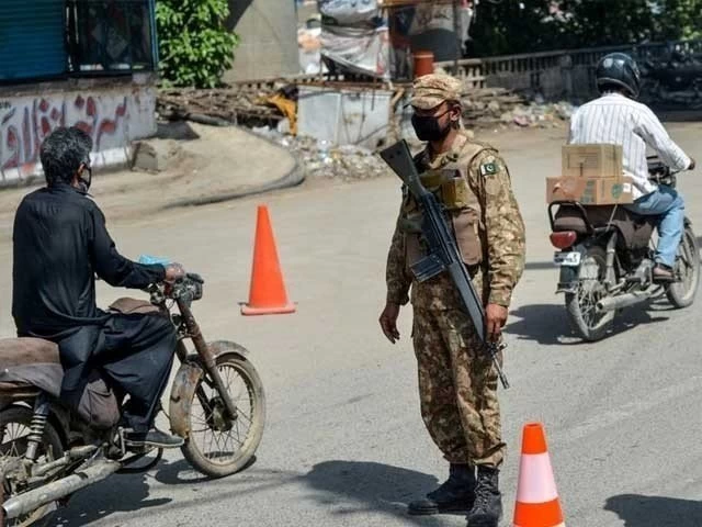 حکومت نے کورونا ایس او پیز پر عملدرآمد کیلئے پاک فوج کی مدد لینے کا عندیہ دیدیا