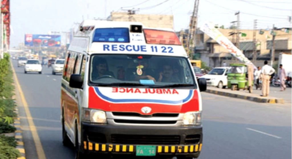فیصل آباد میں دو رکشوں میں تصادم، خاتون جاں بحق 2 افراد زخمی