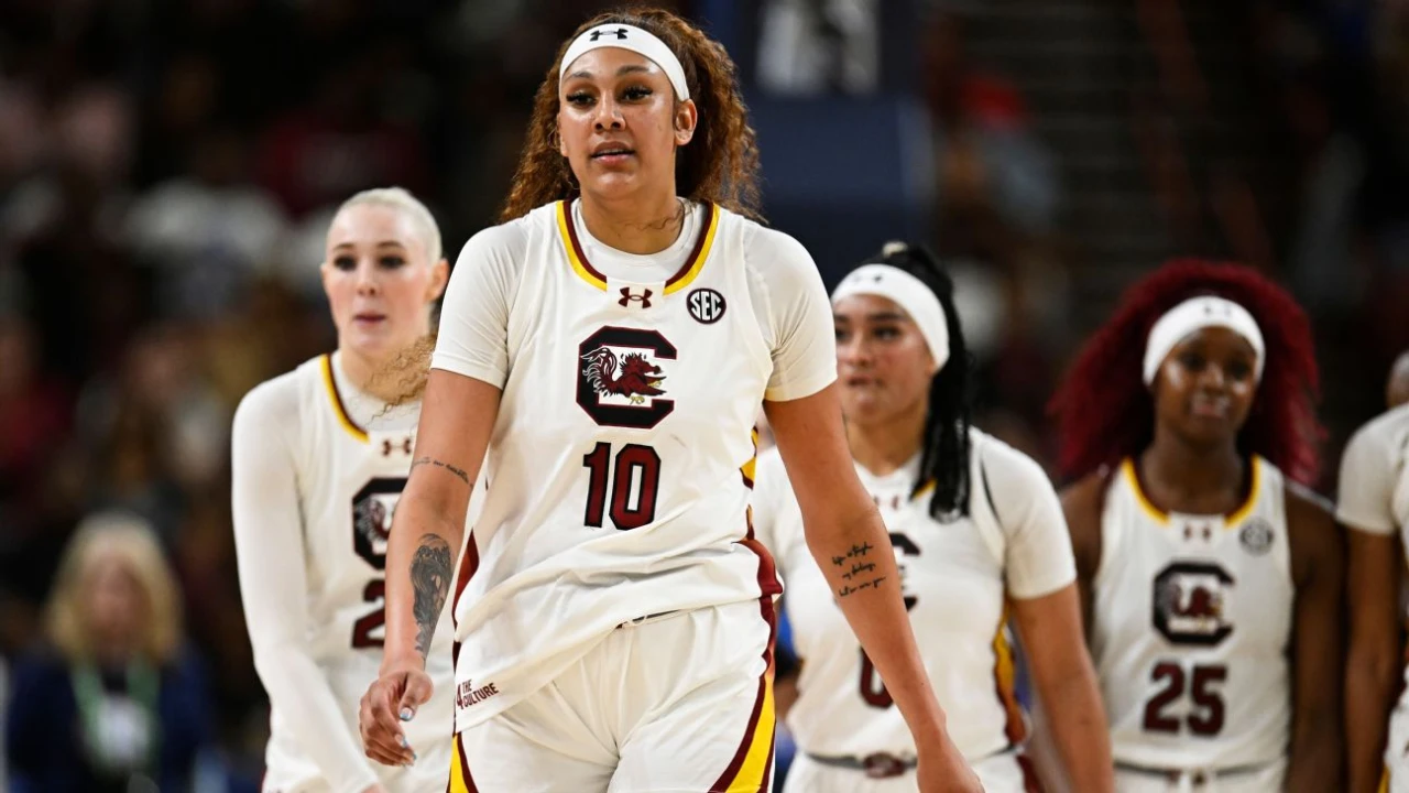 Women's Final Four expert picks: South Carolina is big favorite -- but not unanimous