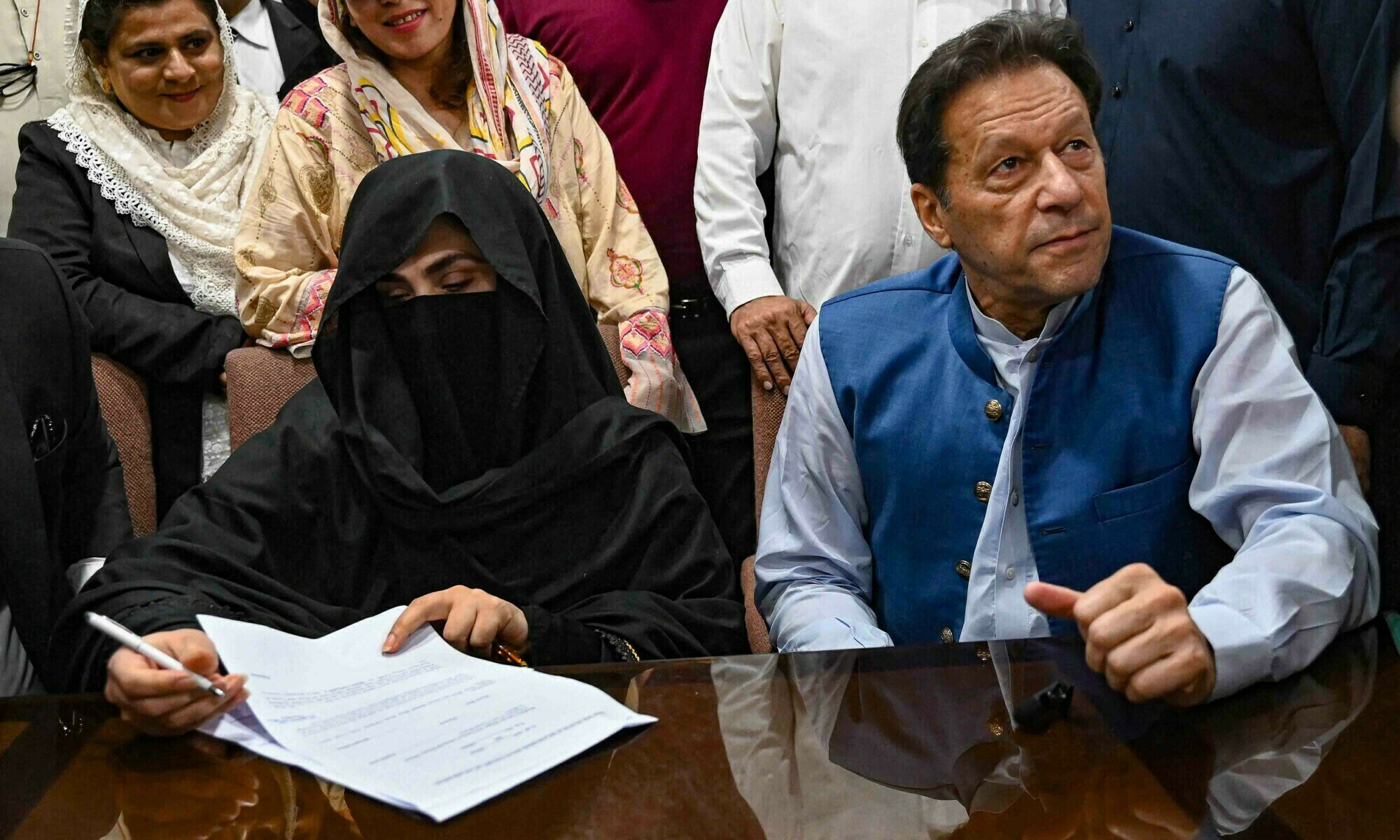 Imran Khan, Bushra Bibi's sentence in Tosha Khana case cancelled - Vimarsana News