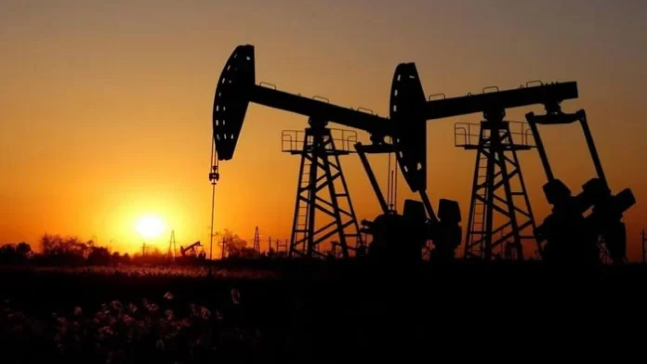عالمی منڈی میں تیل کی قیمتیں نئی بلندیوں کی جانب بڑھ رہی ہیں