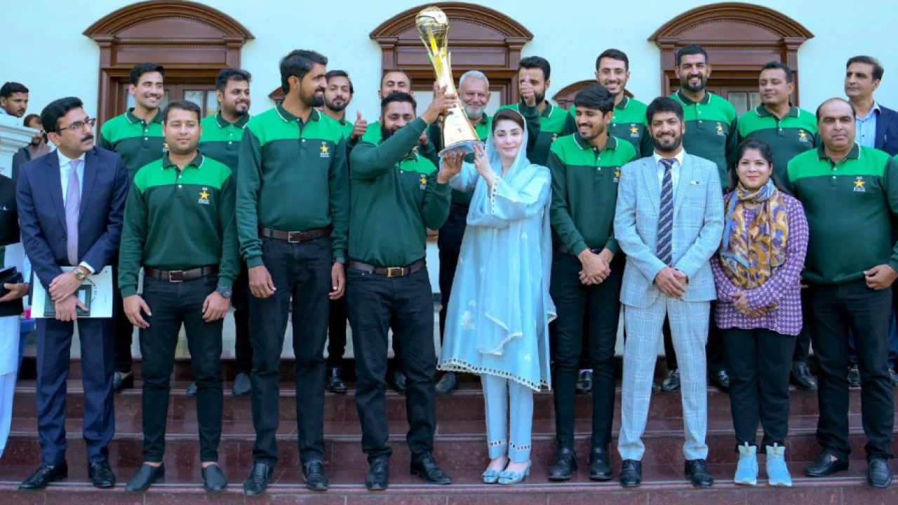 CM Maryam presents cheque worth Rs3.8m to deaf cricketers