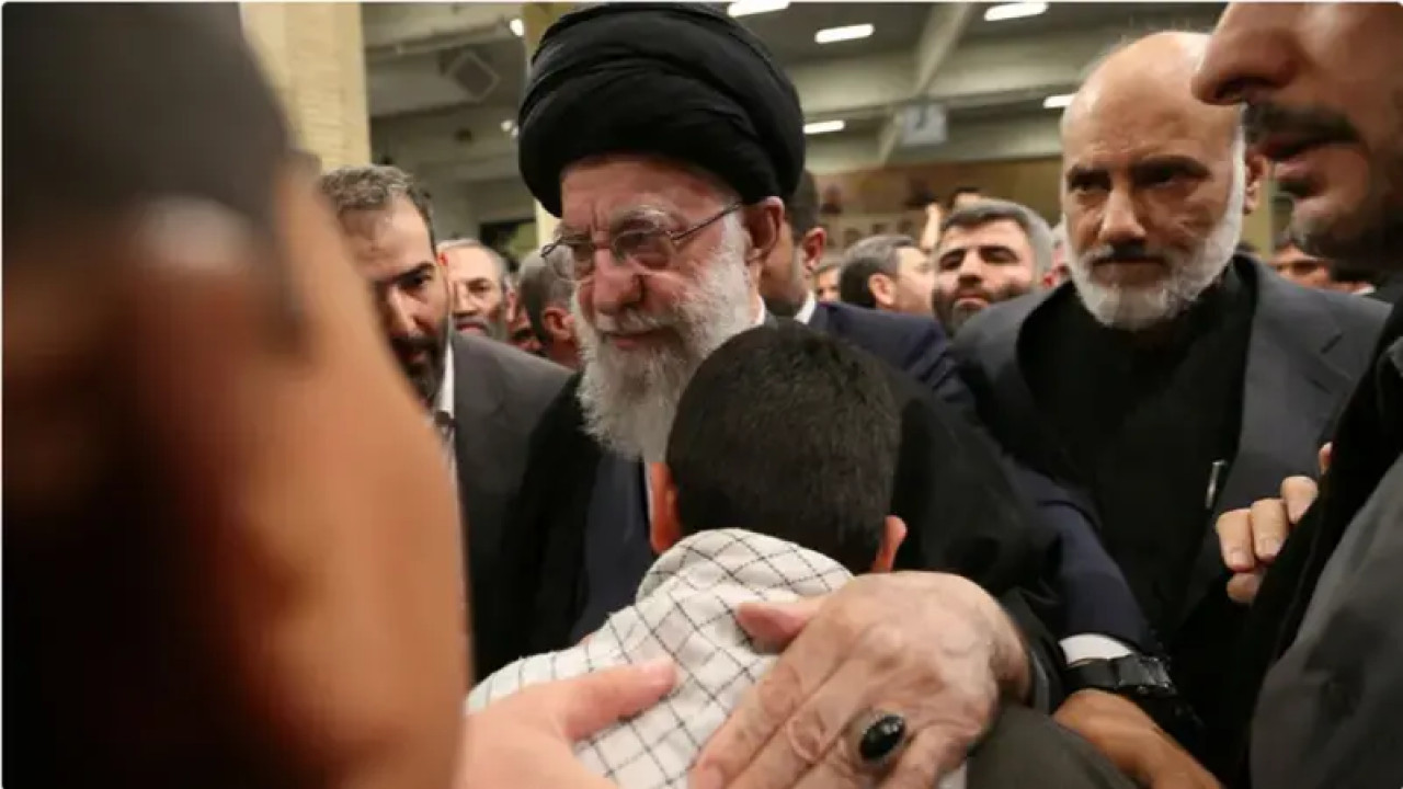 اسرائیل کو شام میں ایرانی قونصل خانے پر حملے کی سزا مل کر رہے گی ، آیت علی خامنہ ای
