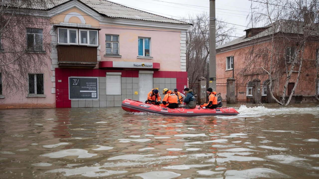 Russia, Kazakhstan battle record floods as rivers rise further