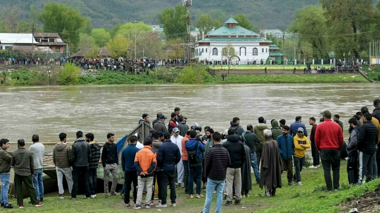 Four killed, 19 missing as boat capsize in Occupied Kashmir
