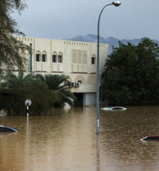 عمان میں شدید طوفانی بارشوں کے باعث 12 طلبہ سمیت 17 افرادجاں بحق