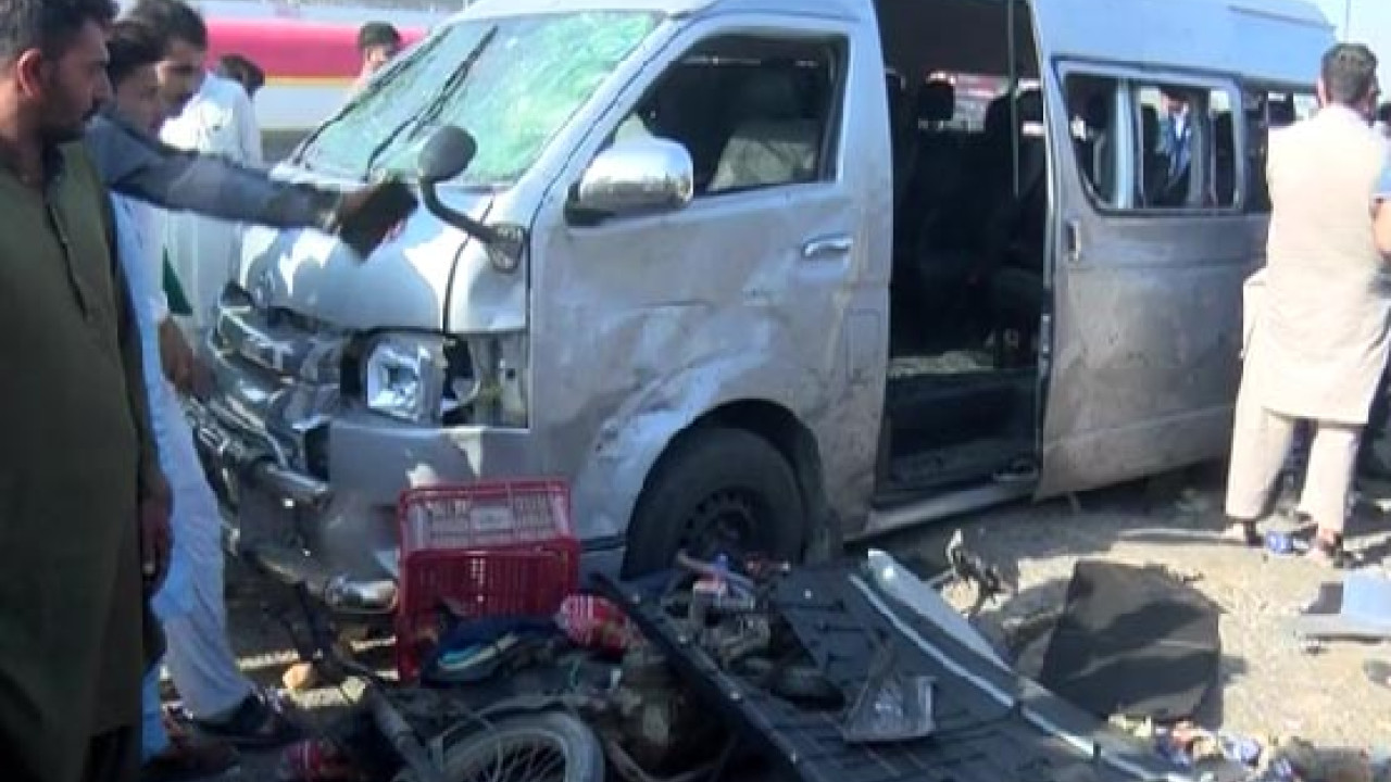 کراچی میں  غیر ملکیوں کی گاڑی پر خودکش دھماکہ، 2 دہشتگرد ہلاک