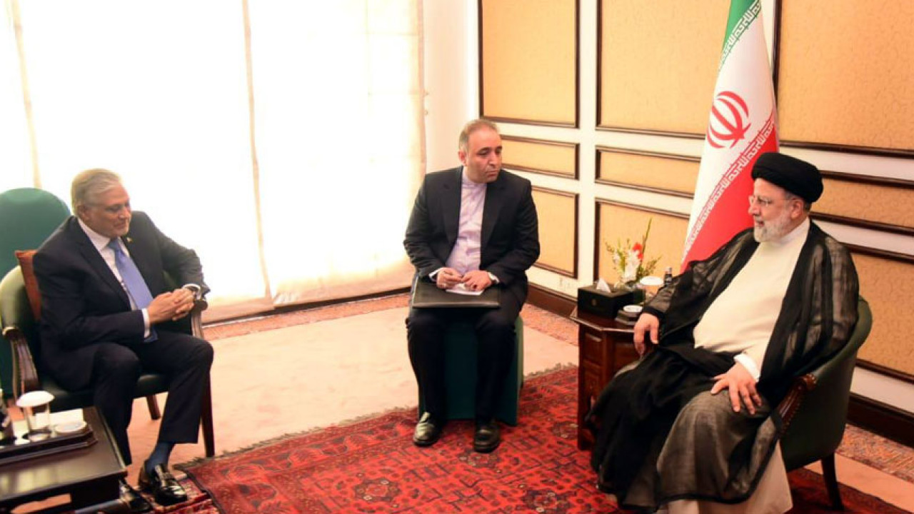 وزیر خا رجہ اسحاق ڈار کی ایرانی صدر ڈاکٹر سید ابراہیم رئیسی سے ملاقات