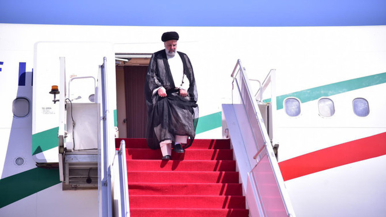 ایرانی صدر ابراہیم ریئسی کا لاہور پہنچنے پر پرتپاک استقبال 