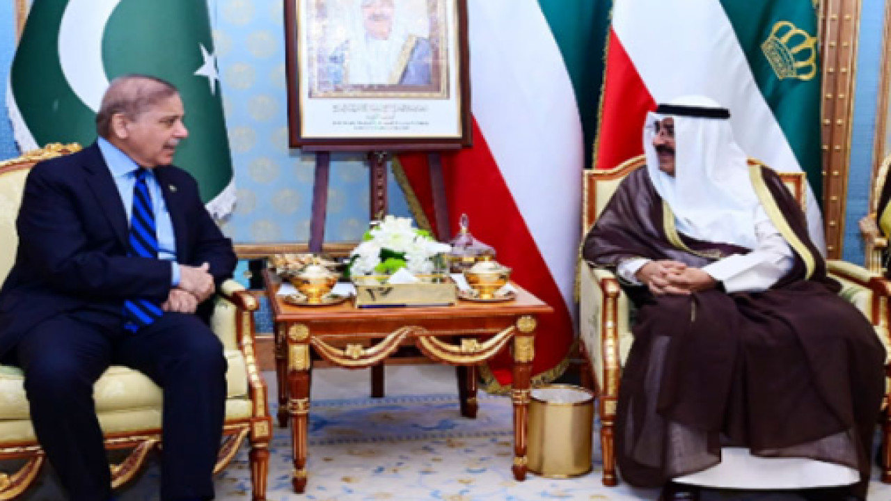 وزیر اعظم کی امیر کویت سے  ملاقات ، علاقائی صورتحال پر تبادلہ خیا ل