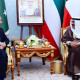 وزیر اعظم کی امیر کویت سے  ملاقات ، علاقائی صورتحال پر تبادلہ خیا ل