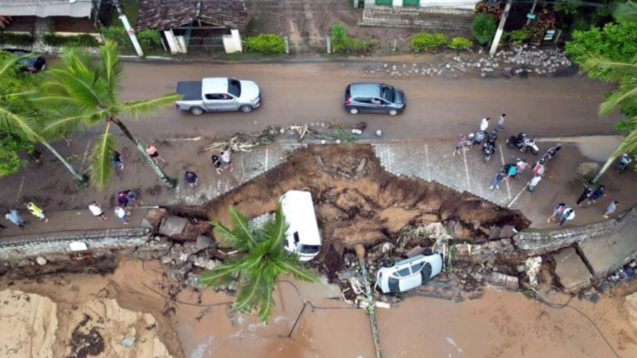 برازیل :  سیلابی بارشوں سے تباہی ، 10 افراد ہلاک