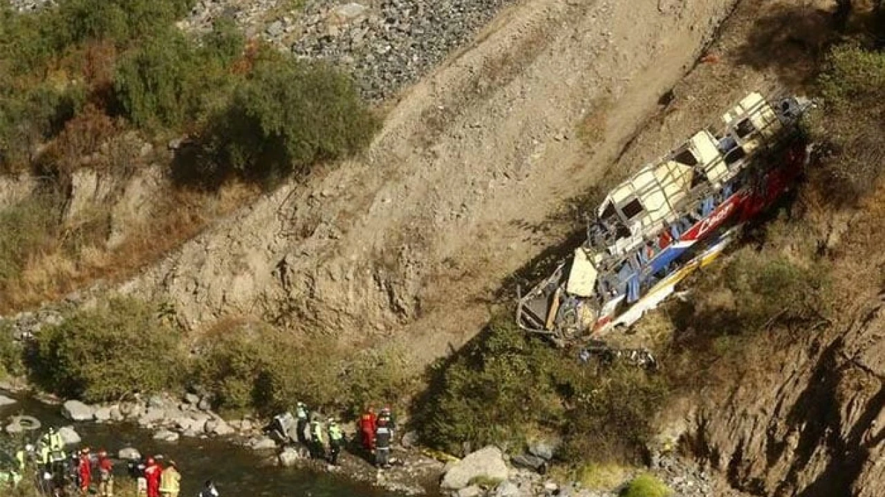 15 killed as bus falls into ditch in Chilas