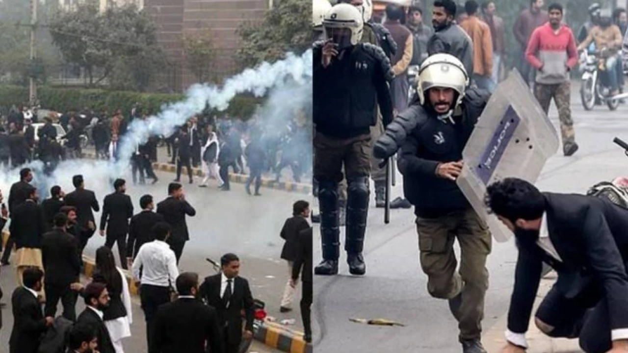 Police baton-charge, arrest protesting lawyers outside LHC