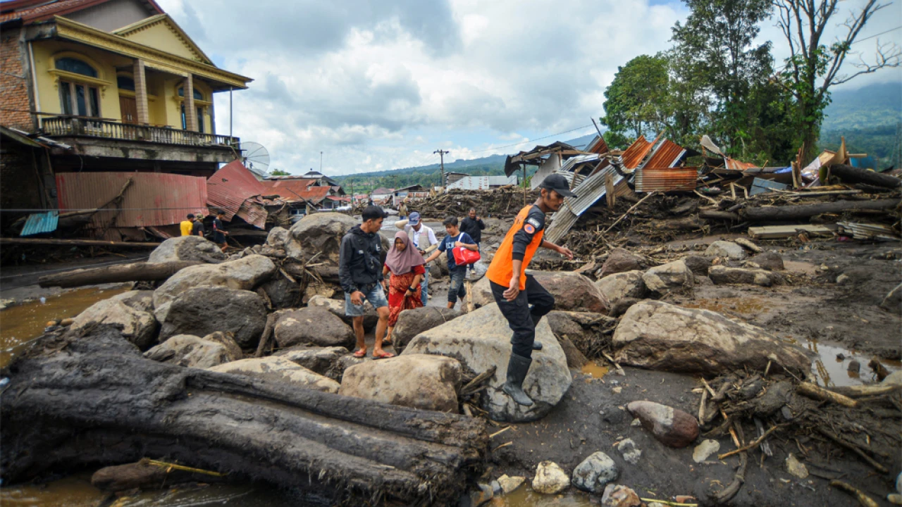 Floods kill 43, 15 go missing in Indonesia