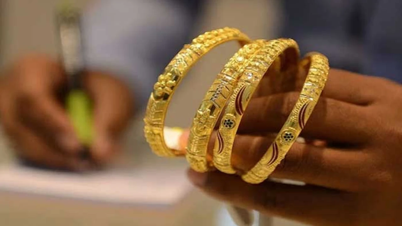 Gold price again declines by Rs1,200 per tola