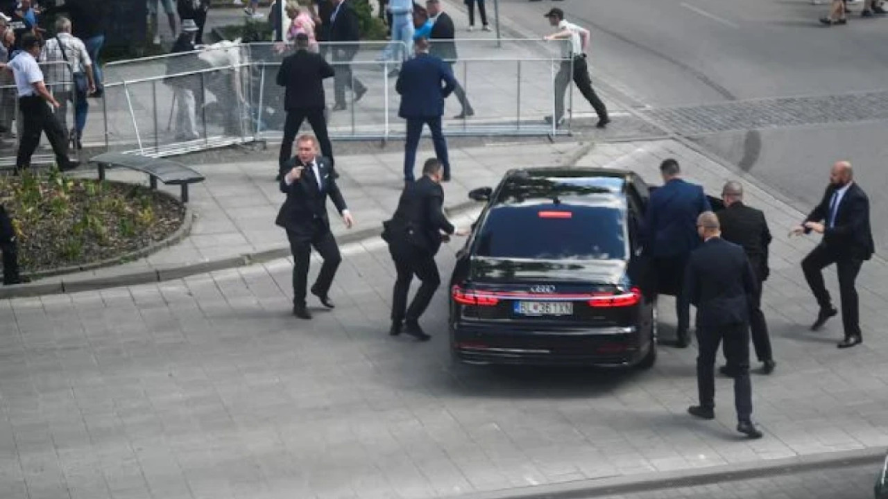 سلوواکیہ کے وزیر اعظم  ایک تقریب کے دوران فائرنگ میں زخمی