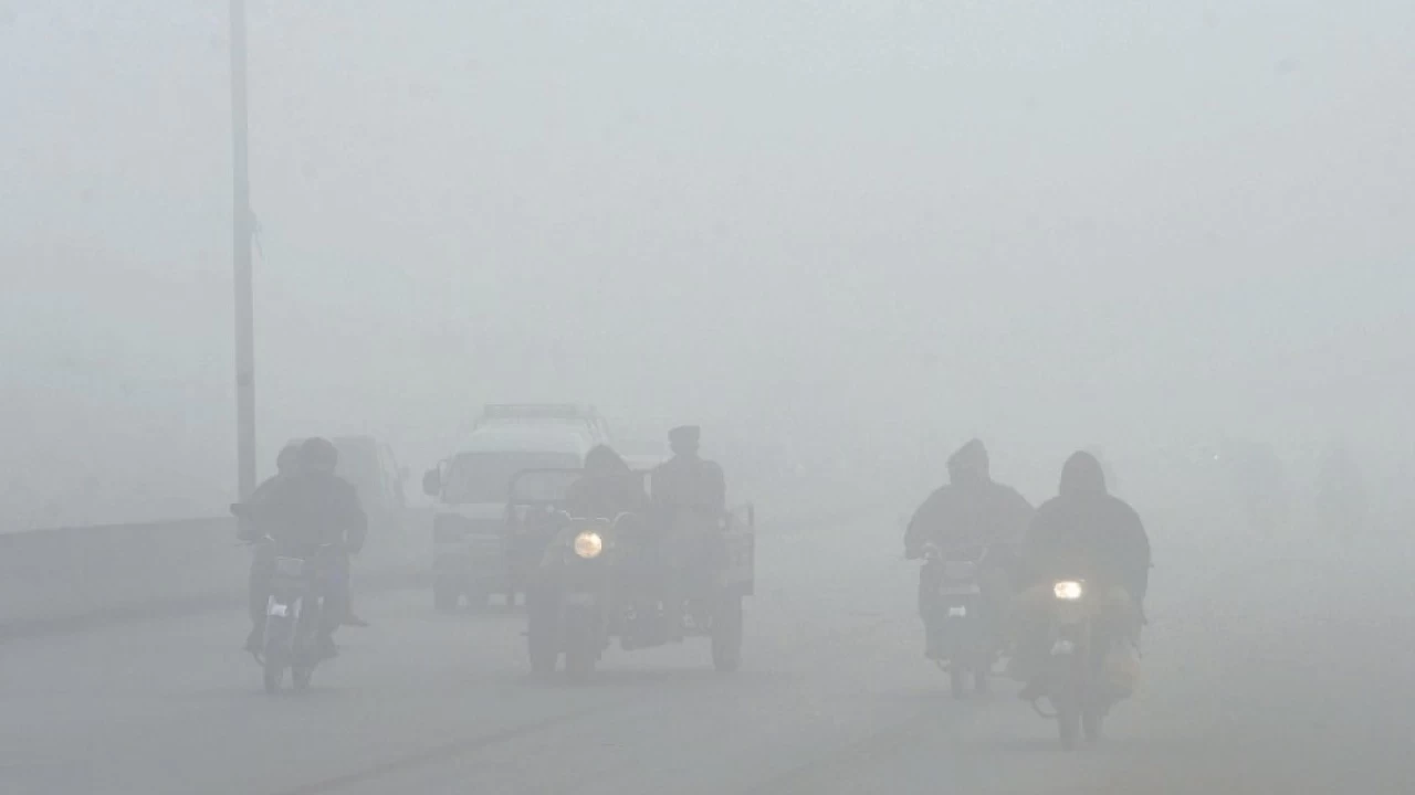 Dense fog disrupts road, air traffic in Punjab