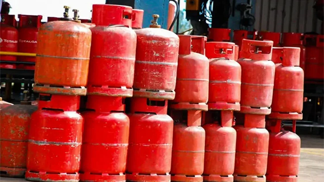 OGRA bans sale, purchase of substandard LPG cylinders